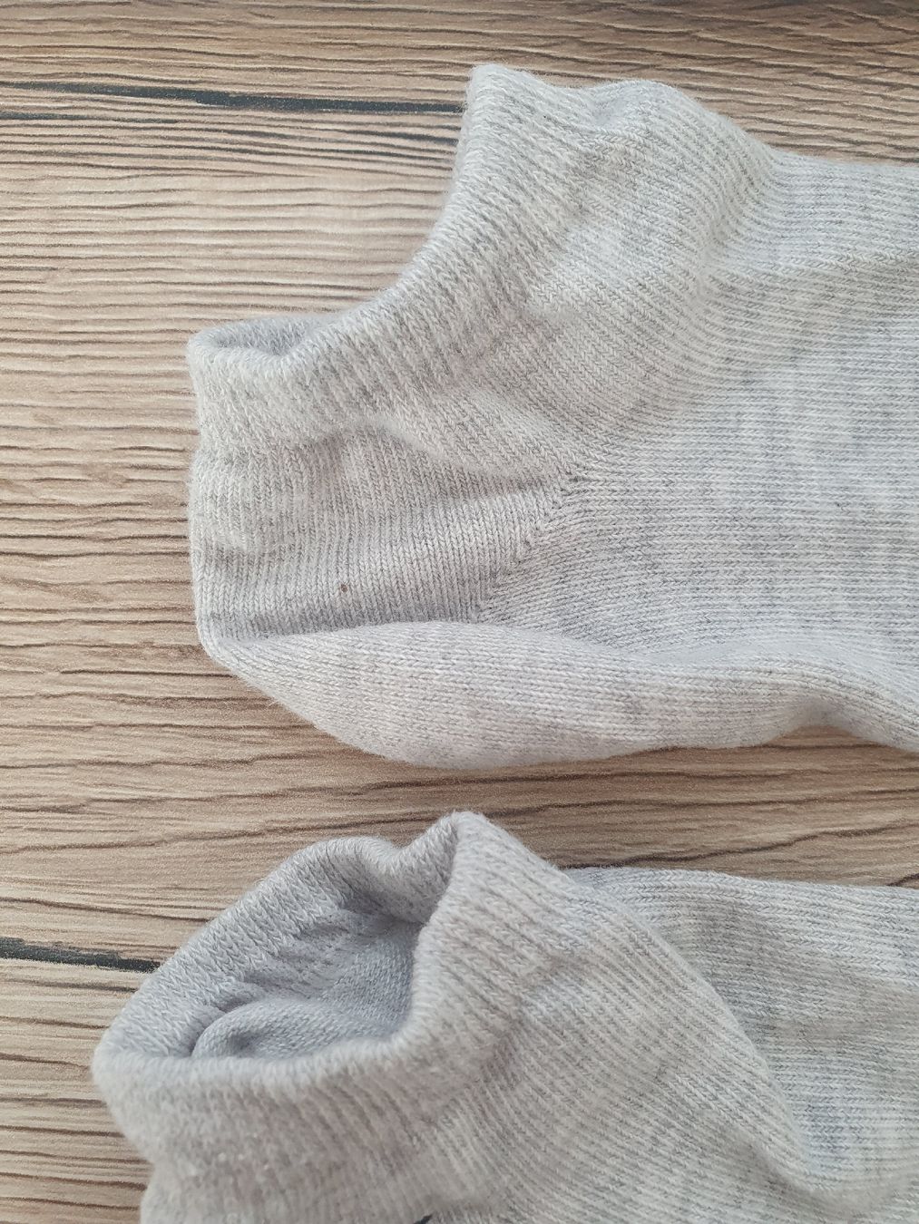Calze: Socken grau mit Blume – Usato da Moosseedorf venduto da Sonnenschein.. 2