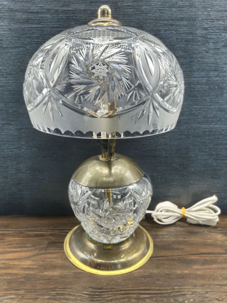 Lampade: Vintage Large Cut Crystal Boudoir Table Lamp – Usato da Villmergen venduto da JacRon