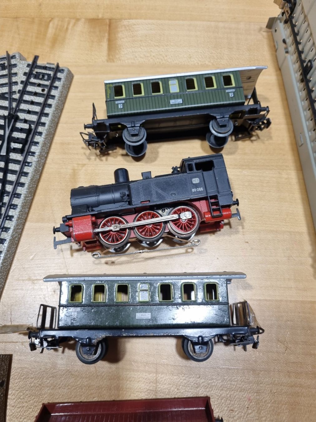 Märklin Modelleisenbahnen: Märklin Eisenbahn H0 alt – Defekt aus Dietikon von  1