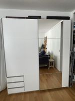 Schwebetürenschrank
