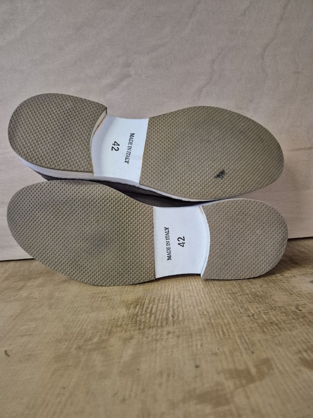 Scarpe da uomo: Herren Slipper Gr. 42, Top Zustand – Usato da Wichtrach venduto da kne_62tl 1