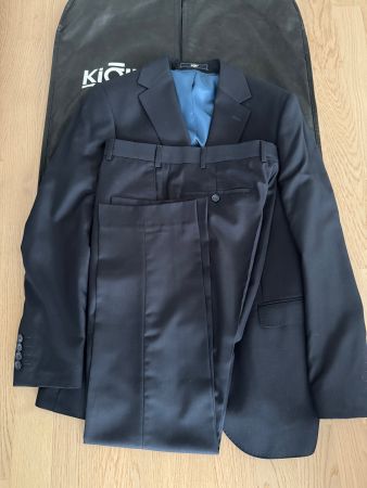 Herrenanzug von Kiğılı, Grösse 50, Dunkelblau, Top Zustand!