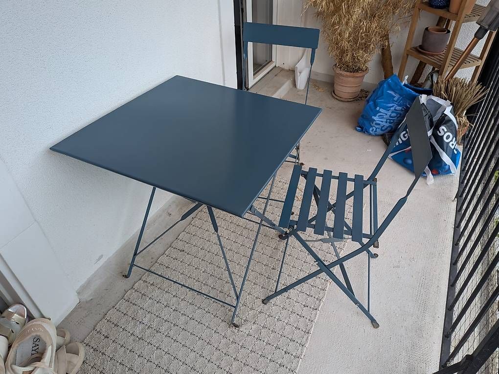 Westwing Tavoli: Quadratischer Klapptisch & 4 Stühle – Usato da Basel venduto da guy_l9dd 1