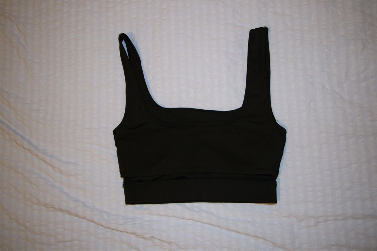 Tops: Crop Top von Gina Tricot – Neu (gemäss Beschreibung) aus Zürich von nnsn 2