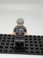 Lego Star Wars Minifigur - Grand Moff Tarkin (sw0157)