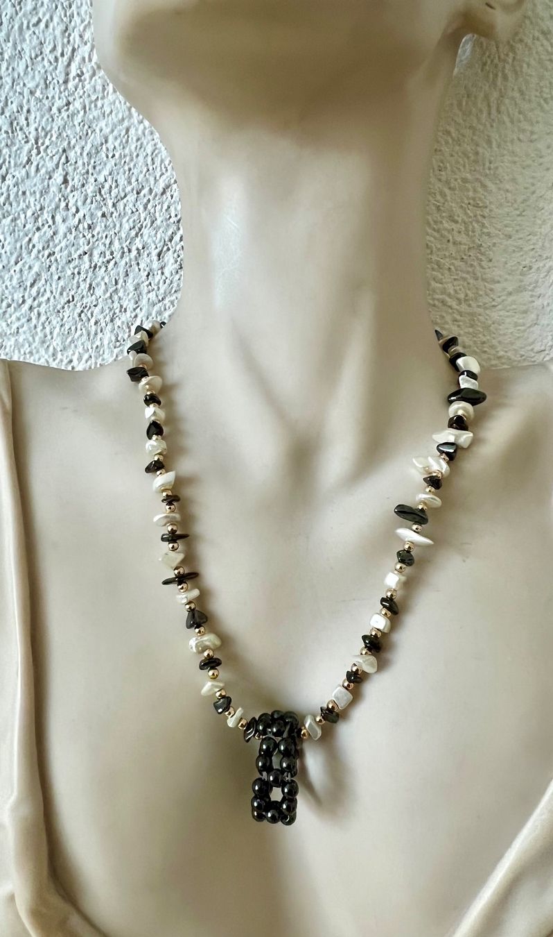 Altri gioielli: Echte Perlen & Hämatit - Edles Collier mit passendem Ring – Usato da Ruswil venduto da artbyhand 7