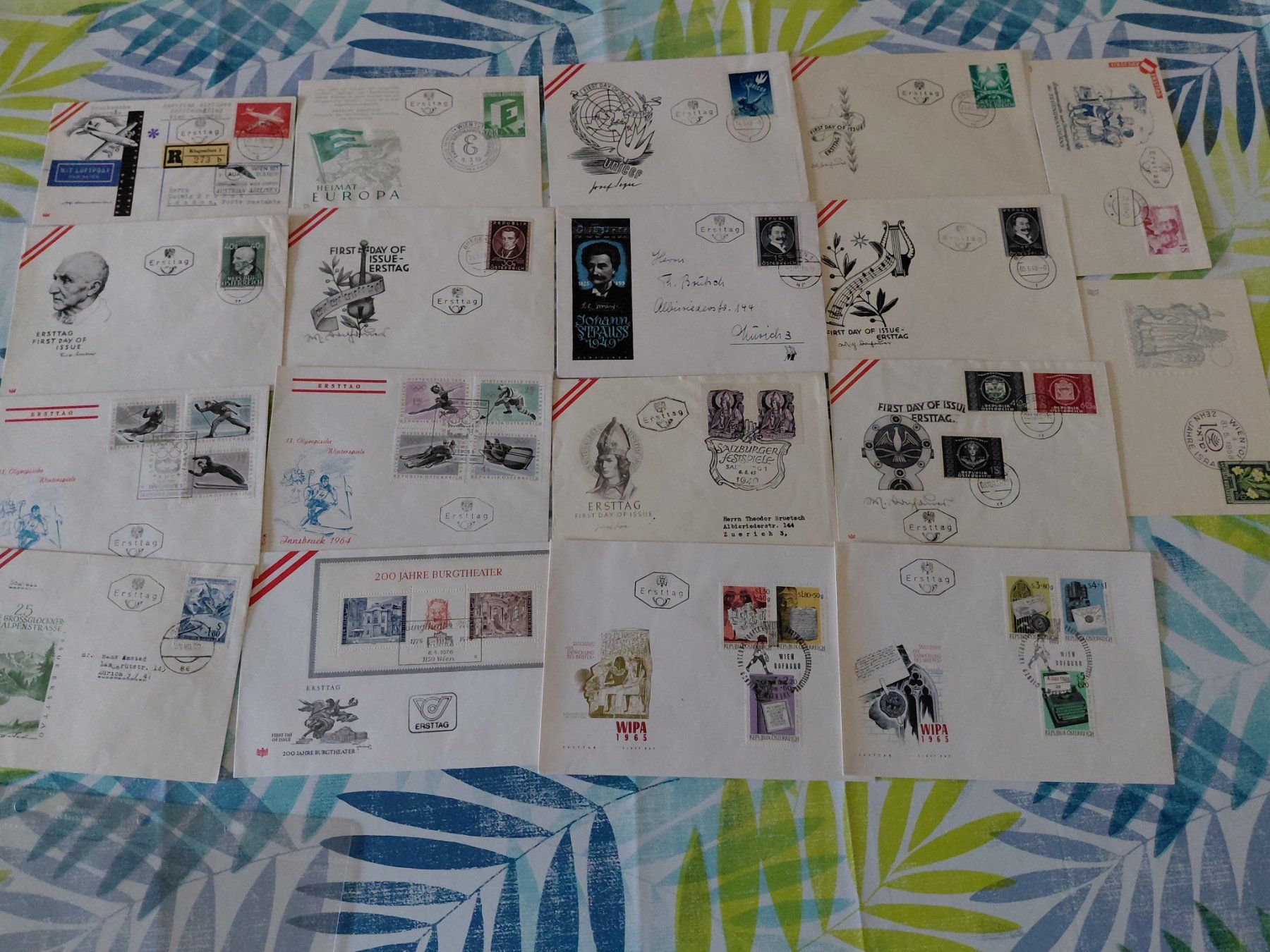 Tous les timbres: Div. ET Briefe Oesterreich – D'occasion à Horw par Onurb008