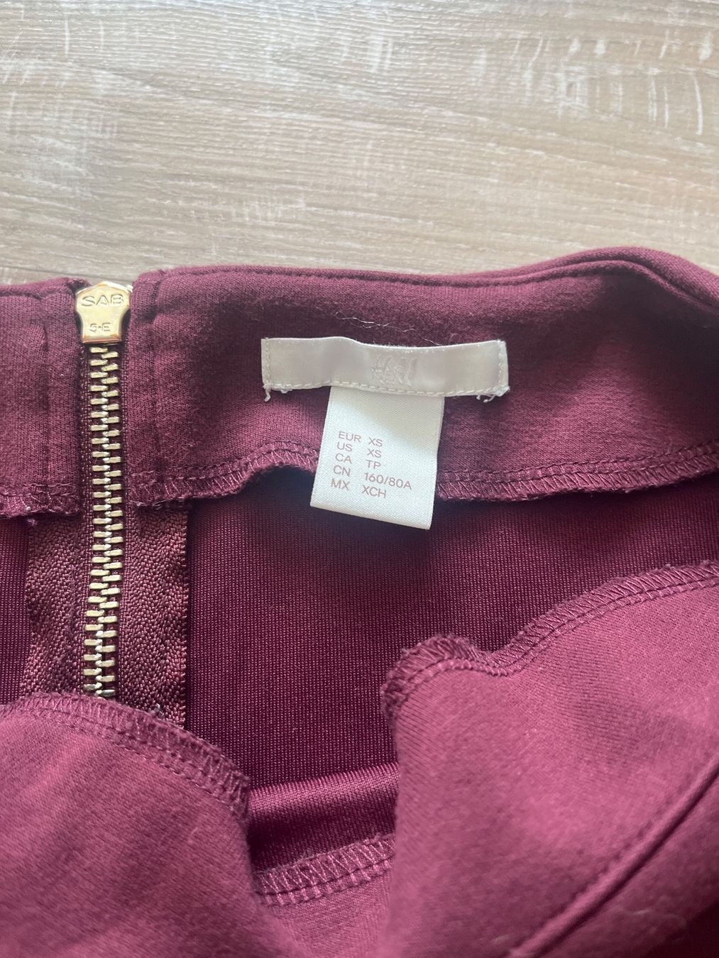 H&M Pullover & Sweatshirts: Pull bordeaux H&M – Gebraucht aus Le Locle von Mayd_h 3