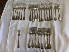 26 Gabeln, eine kleinere Gabel, Silber 