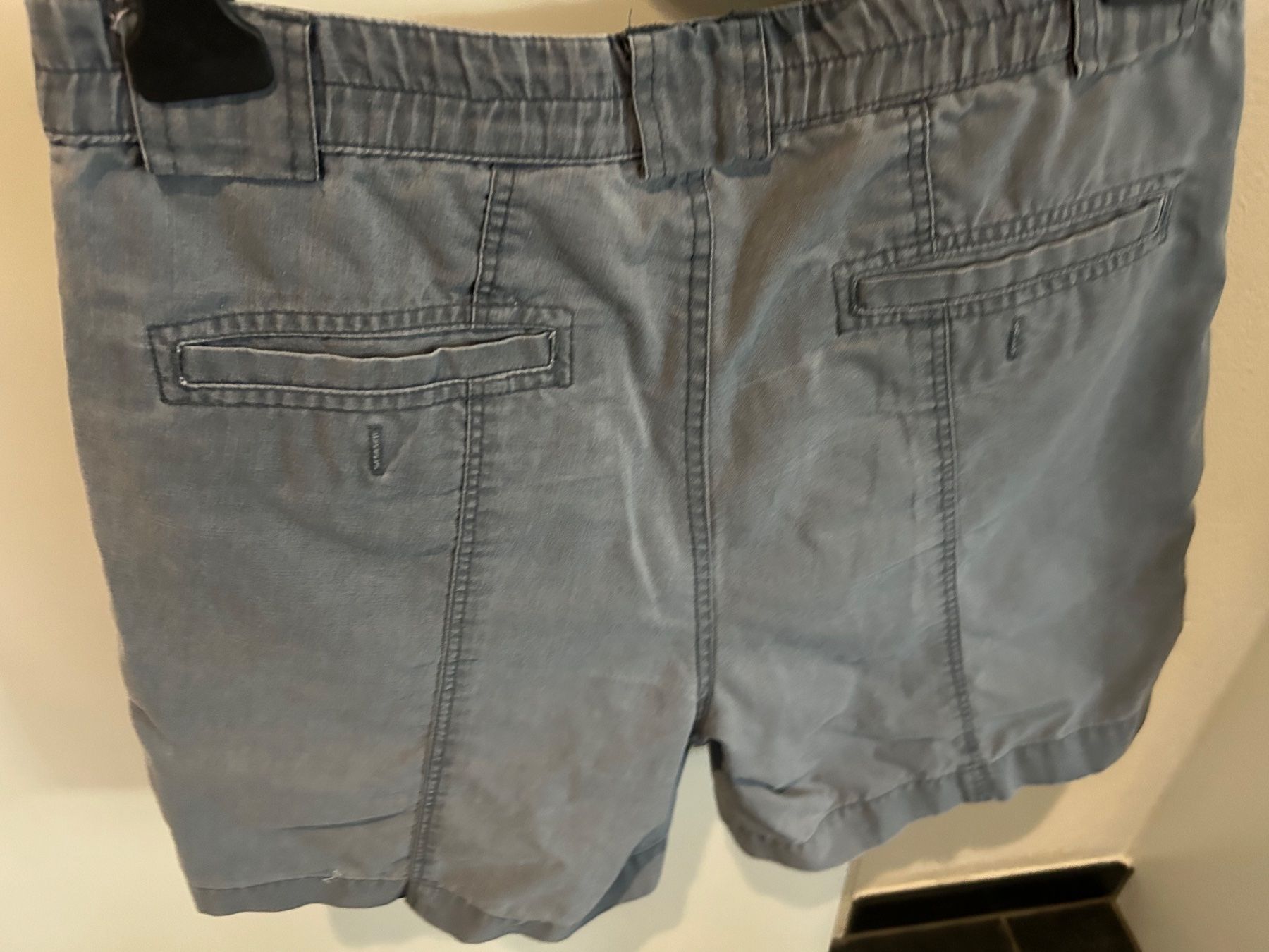 Pantaloni: Kurze Hosen – Usato da Zumikon venduto da Uranus88 1