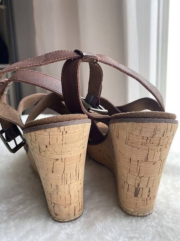 Timberland Chaussures femmes: Timberland Sandalen/ Wedges Gr.39 – D'occasion à Wilen b. Wollerau par chocolady 1