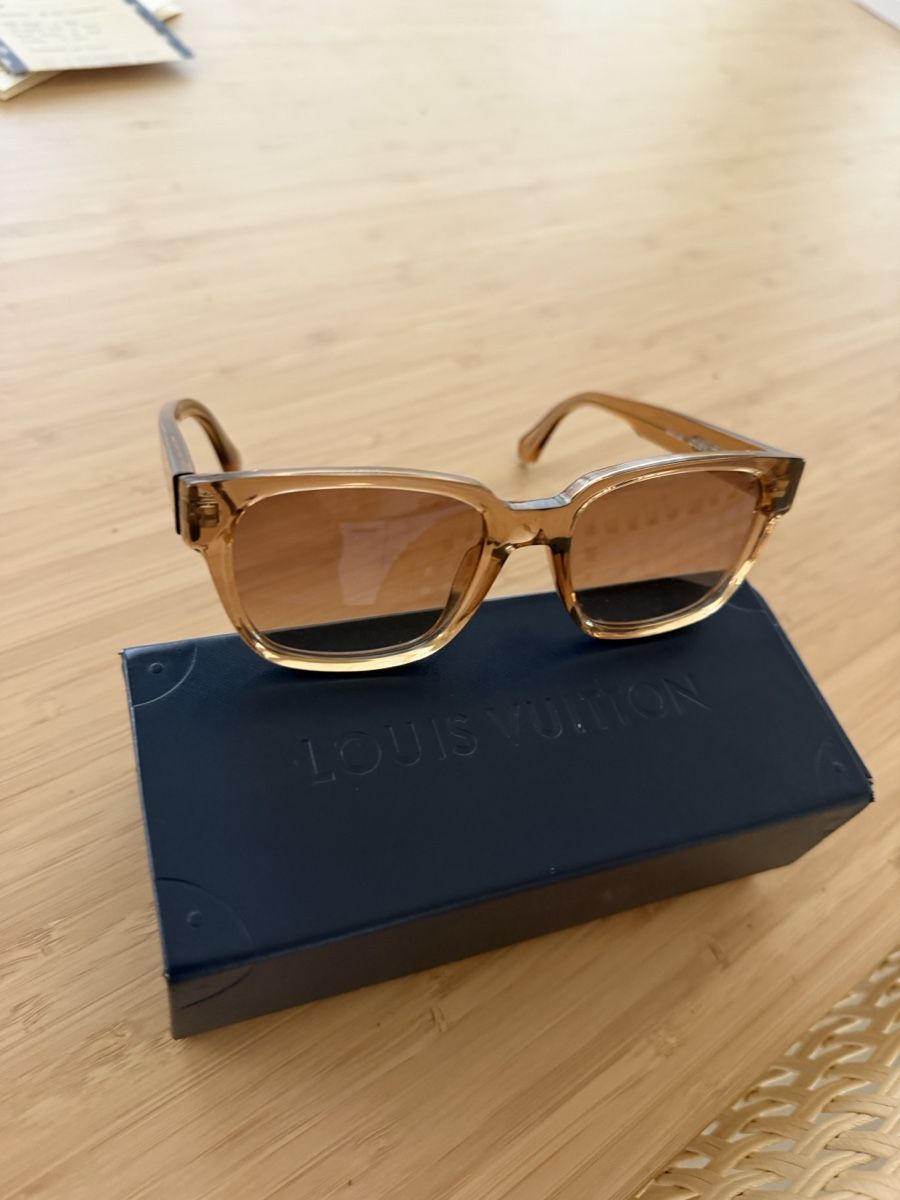 Louis Vuitton Brillen & Gläser: Louis Vuitton sunglasses gold-tone frame brown lenses – Neu (gemäss Beschreibung) aus Aarau von Schaimo