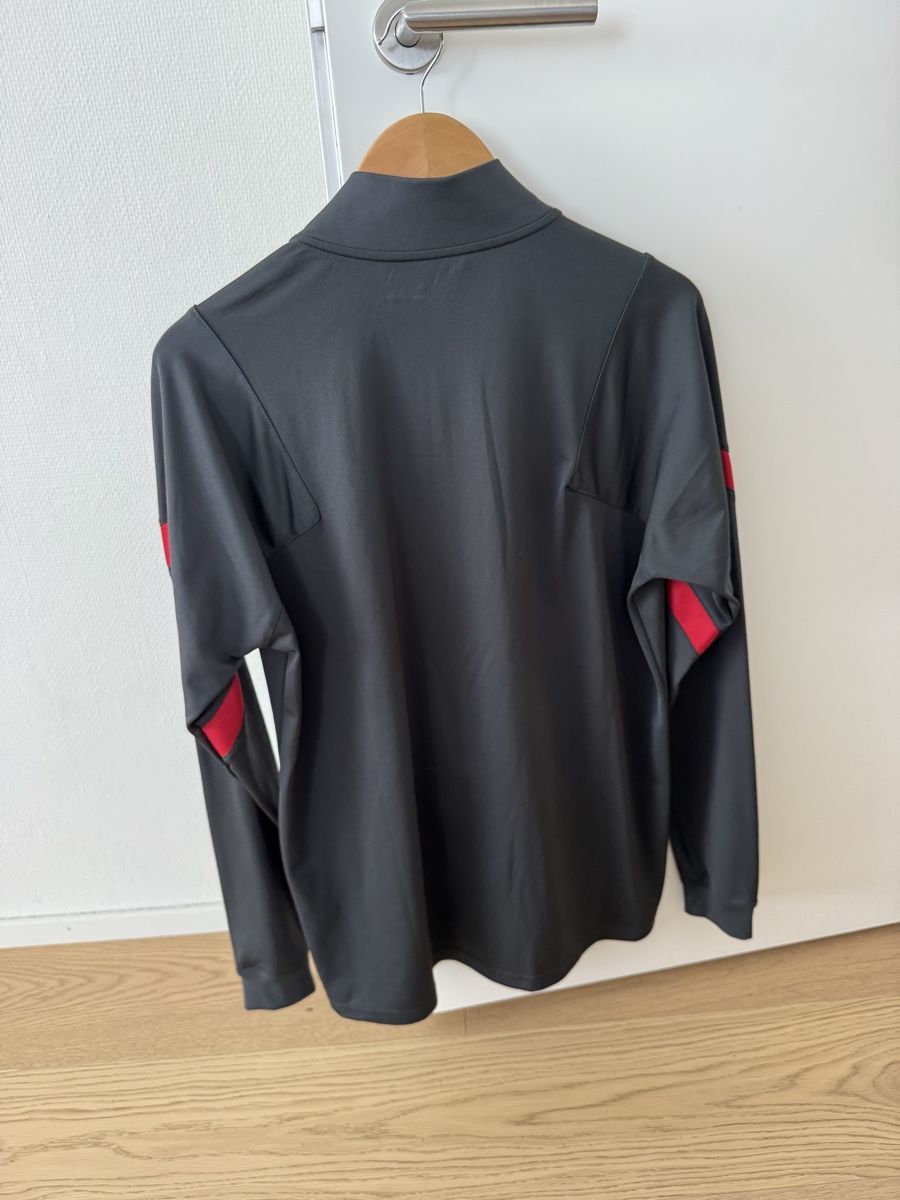 Nike Giacche: Liverpool Trainingsjacke L – Usato da Goldach venduto da Anfield02 1