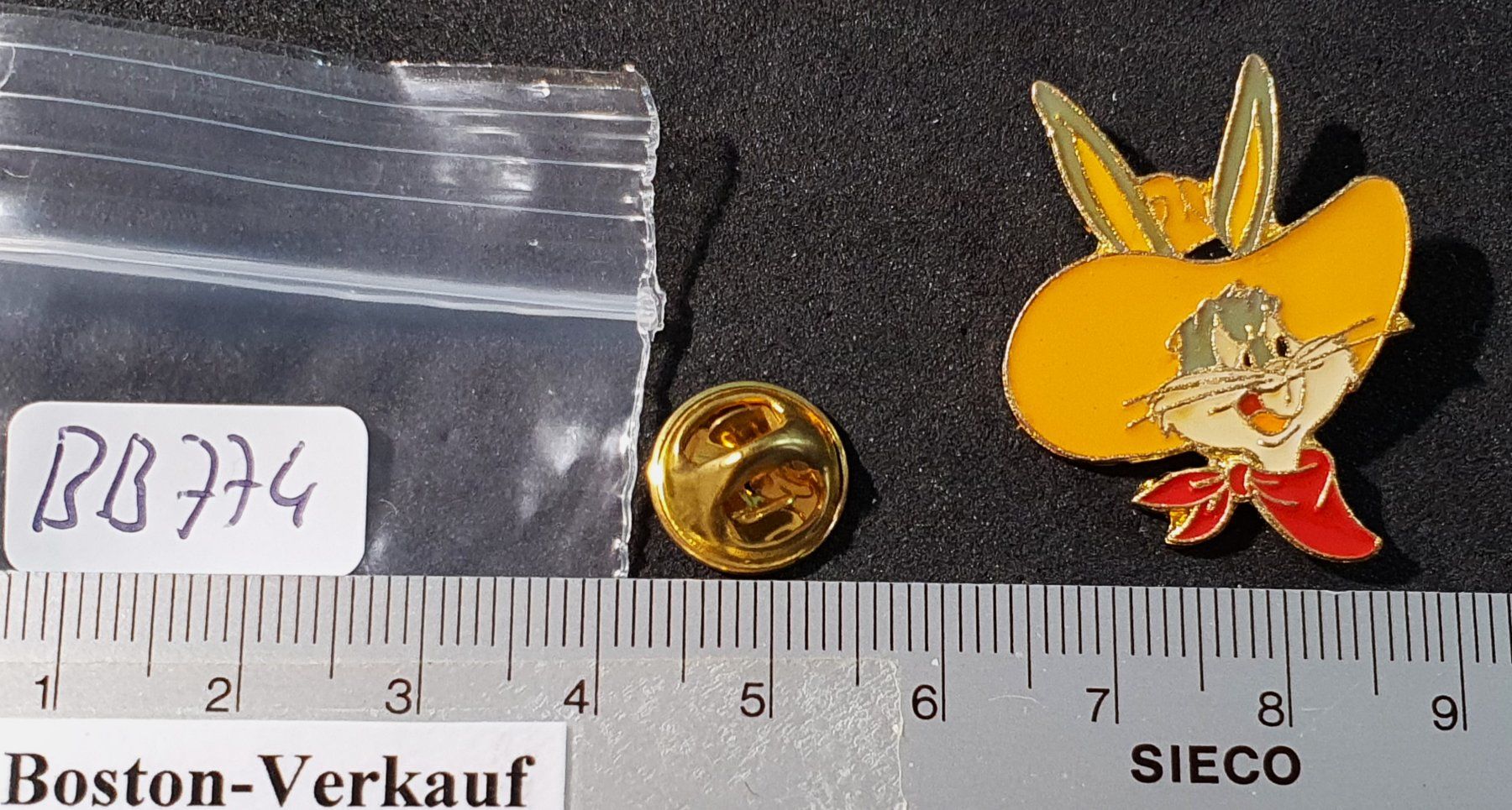 Placchette & Badge: BB774 - Pin Looney Tunes Bugs Bunny – Usato da Reinach BL venduto da Boston-Verkauf 1