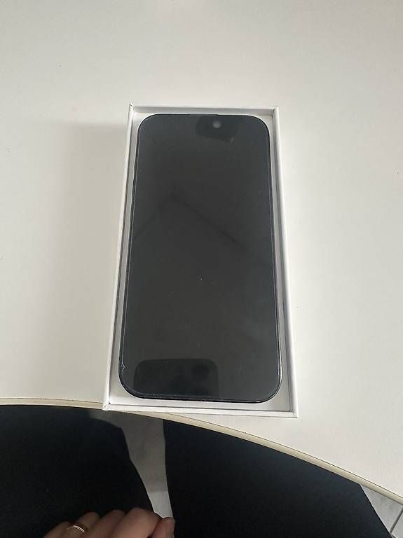 Telefoni cellulari / Smartphones: iPhone 15 Pro  – Usato da Muralto venduto da Riistee 2