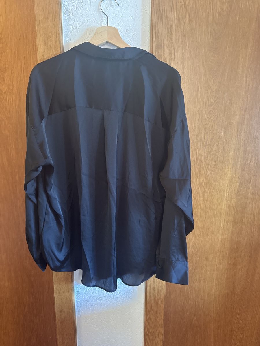 H&M Blusen: Hendbluse Satin Look – Neu (gemäss Beschreibung) aus Rohrbachgraben von kae_5lhf 3