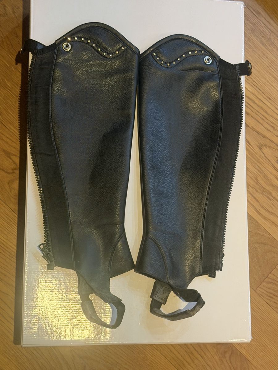 Stinchiere & Fasciature: Chaps Busse schwarz – Usato da Wettswil venduto da Jeennifeer 1