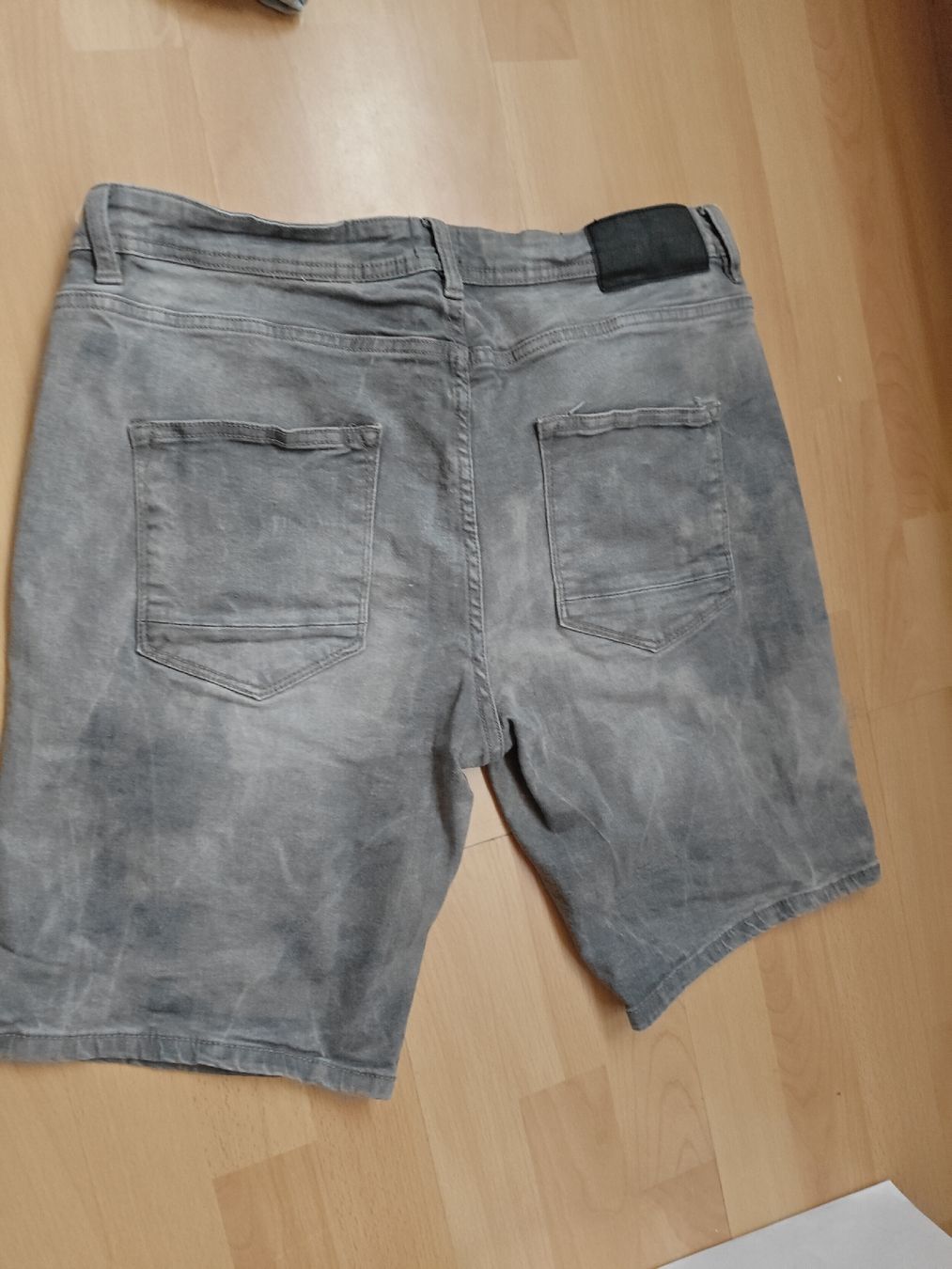 Jeans: graue Shorts – Usato da grafstal venduto da dav_8xlw 3