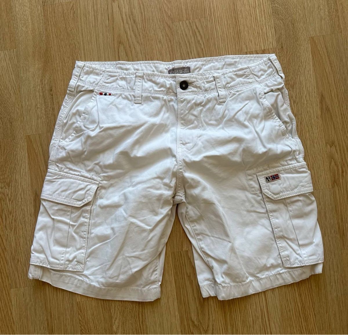 Napapijri Pantaloni: Napapijri Shorts  – Usato da Pfäffikon ZH venduto da Nataliia.