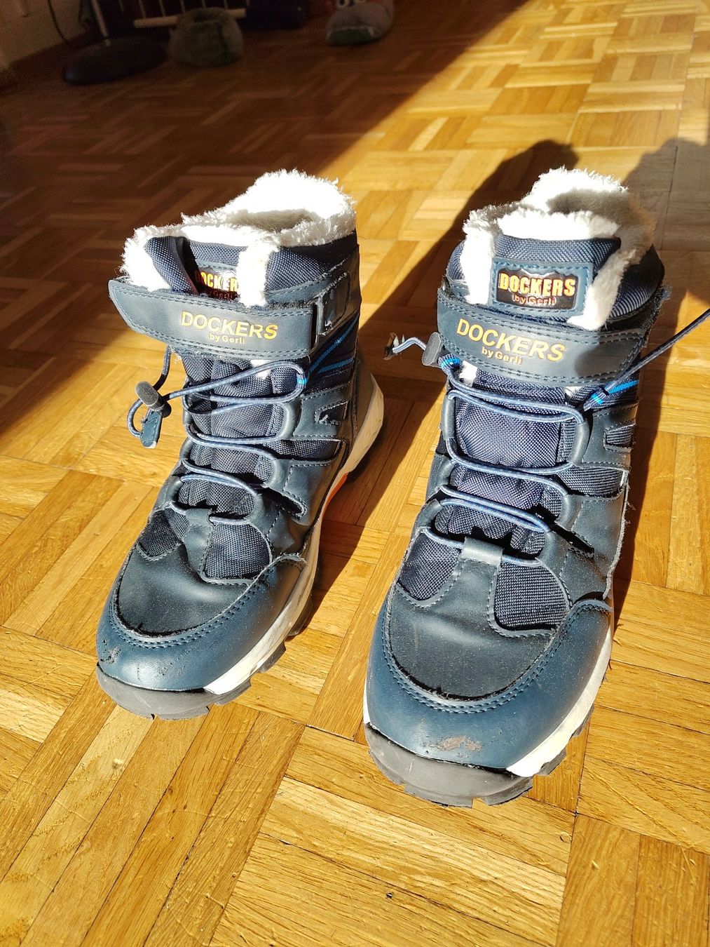 Schuhe für Jungen: Chaussures pour la neige Dockers 37 – Gebraucht aus Lausanne von lozed