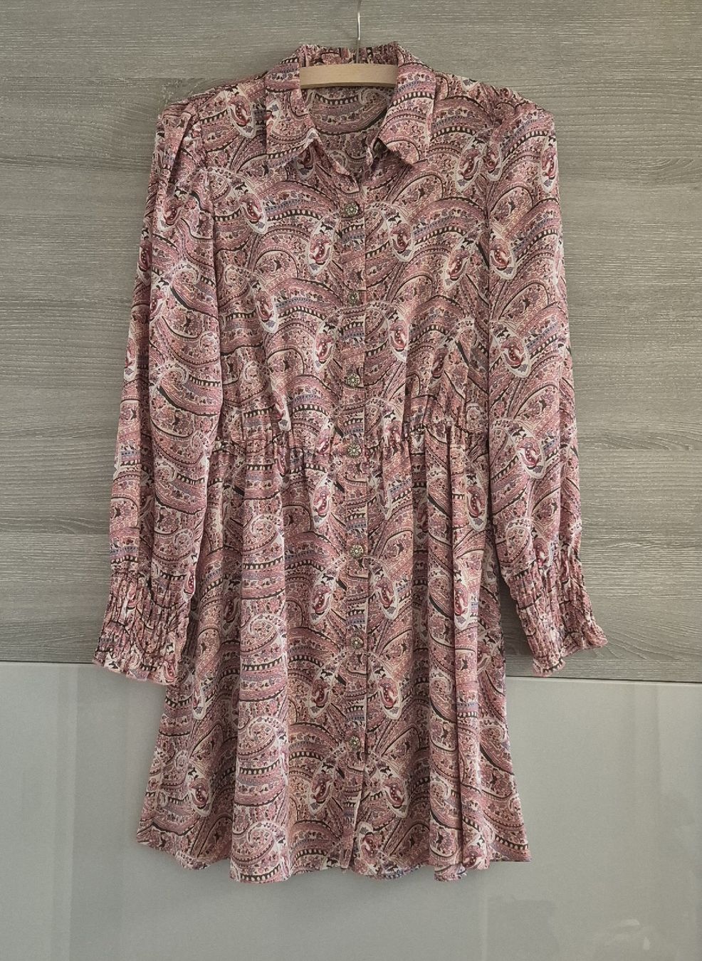 Zara Robes: Robe Zara imprimé rose – D'occasion à Cheseaux-sur-Lausanne par Nono031