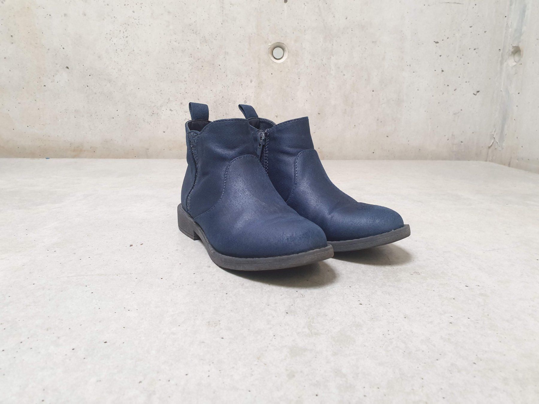 Schuhe für Mädchen: Bottines bleu marine, fille, taille 30 – Gebraucht aus Fribourg von fripons