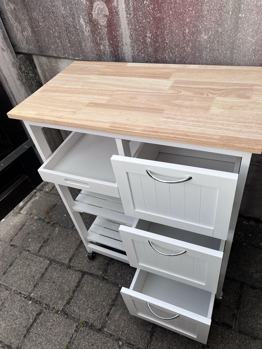 Commodes: Einfaches rollbares Küchenmöbel – D'occasion à Steckborn par Holiday66 1