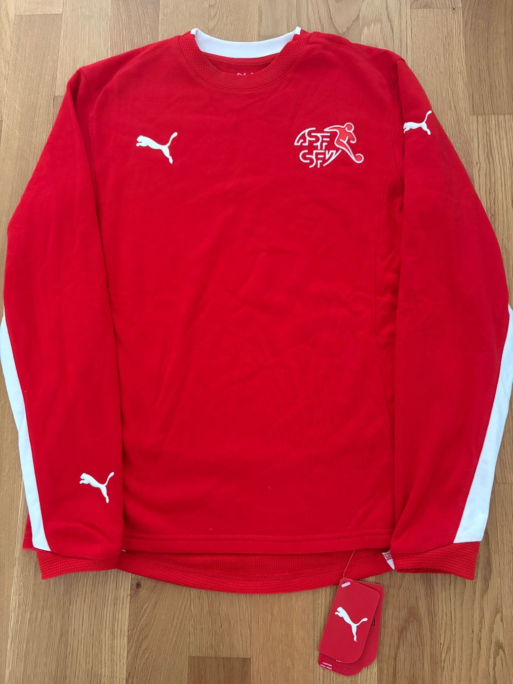 Schweizer Nati Canottiere & Pantaloni: ORIGINAL SCHWEIZ NATI PULLOVER NEU PUMA L GRATIS VERSAND – Nuovo e nell'imballaggio originale da Zürich venduto da TRIKOTKAISER