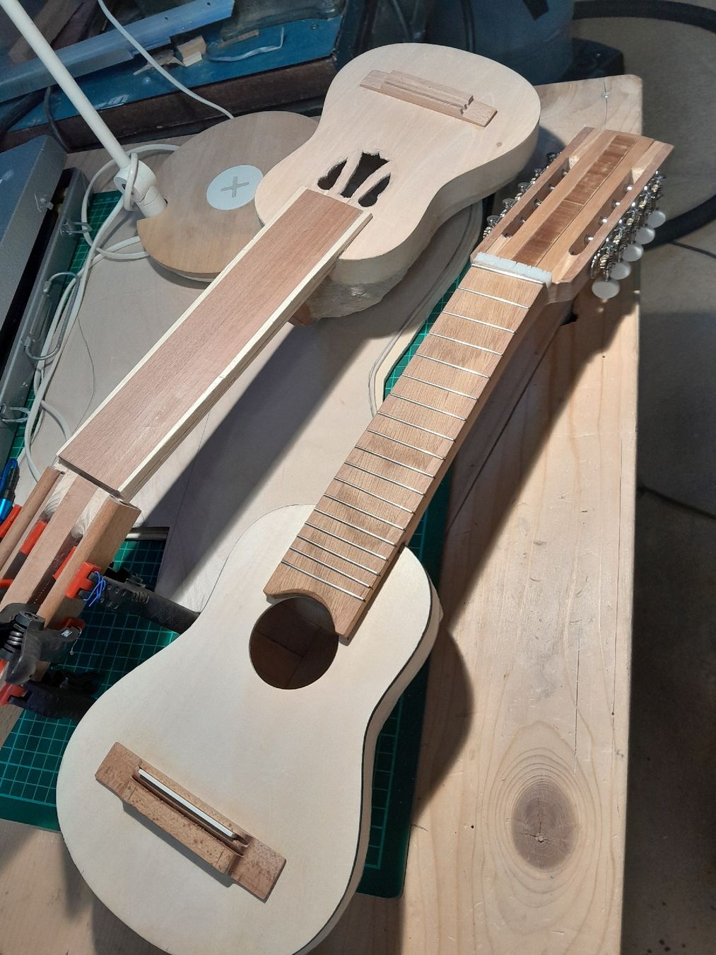 Strumenti musicali: Construction reparation de charangos en Suisse – Usato da Lausanne venduto da EdwinBOSU