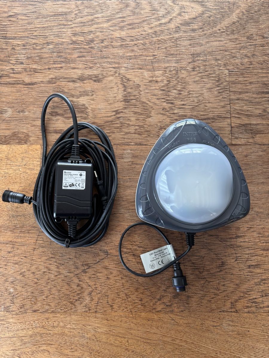 Intex Piscine: INTEX LED Pool Lampe – Nuovo (secondo la descrizione) da Gutenswil venduto da Global1