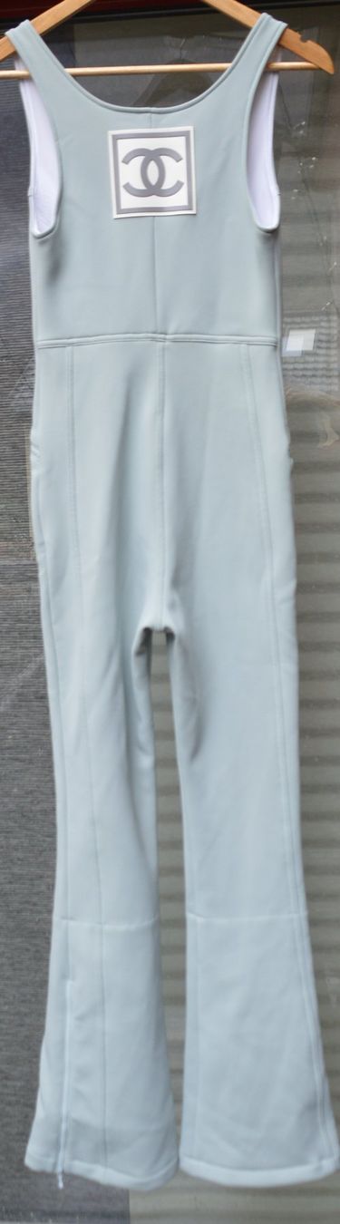 Chanel Completi & Tailleur: Chanel Skianzug / combinaison de ski .34 – Usato da Collonges venduto da Auganien 7