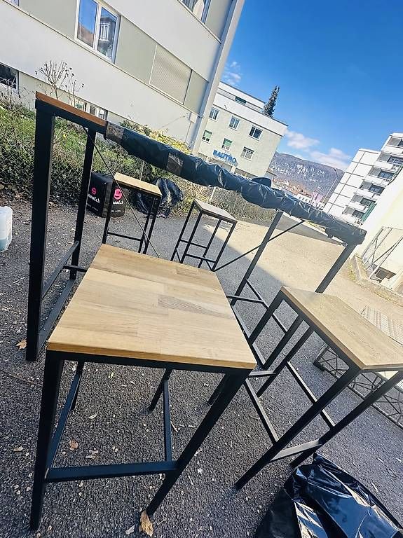 Set di tavolo e panche: Moderner Bartisch + 4 Stühle  wie neu – Usato da Solothurn venduto da Rafaella_K 3