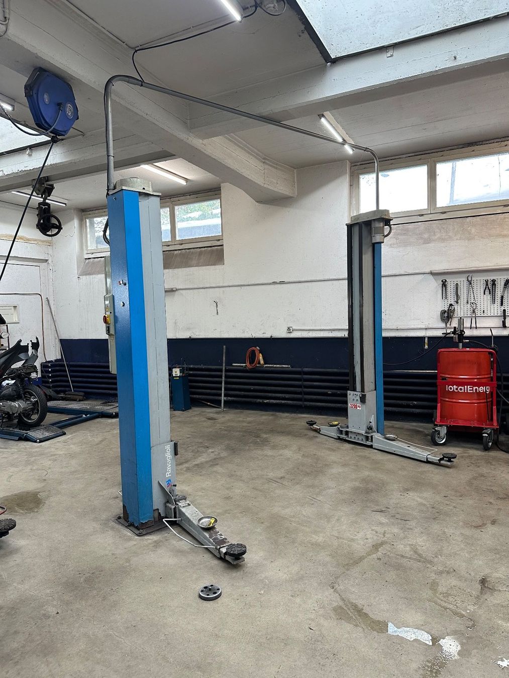 Hebebühne & Wagenheber: 2 Säulen Hebebühne 3200kg – Gebraucht aus St.Gallen von