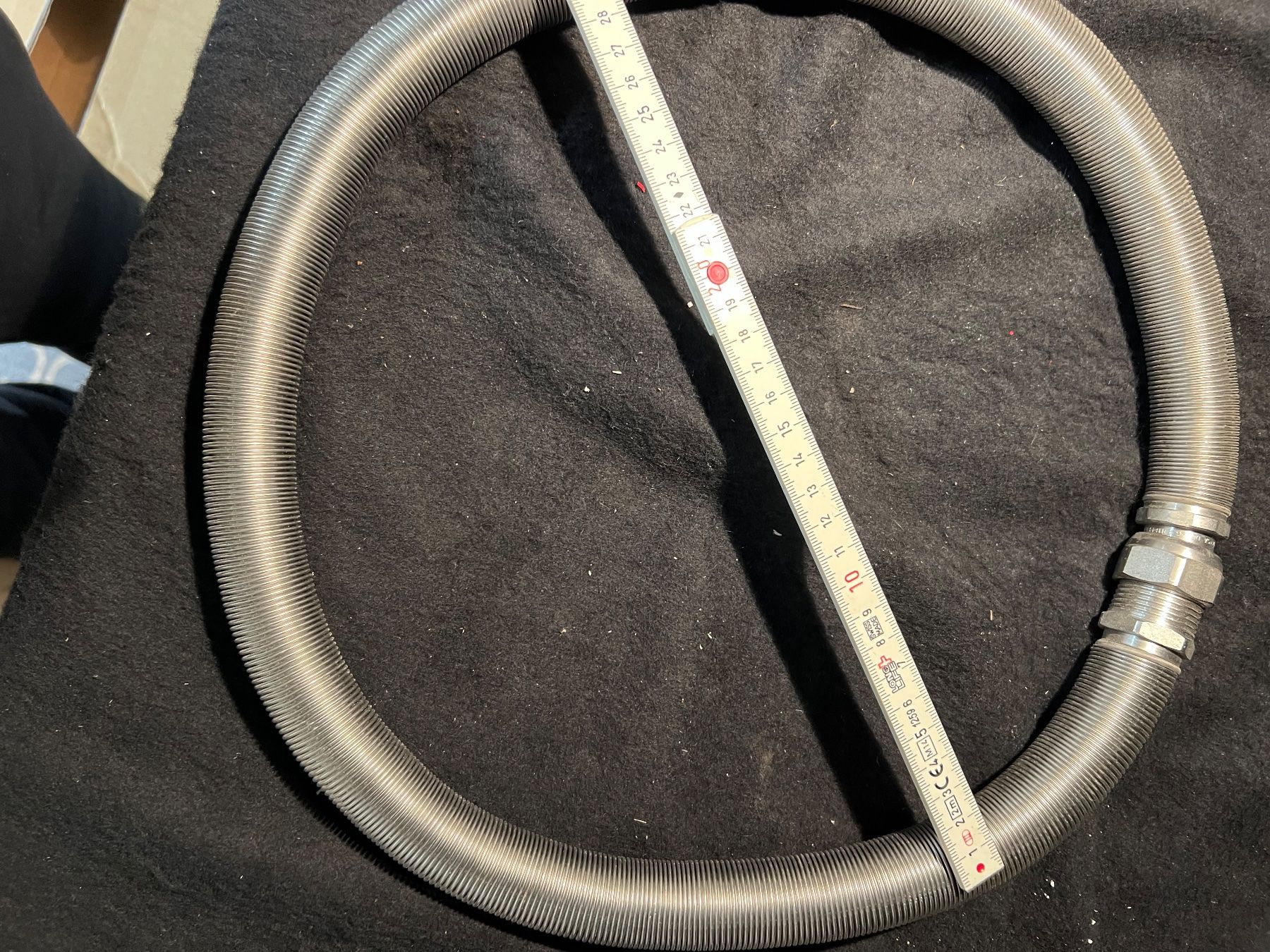 Tubi & Tubi flessibili: Schlauch, flexibel, Edelstahl, 30cm Durchmesser – Nuovo e nell'imballaggio originale da Niederrohrdorf venduto da ledergerber 1