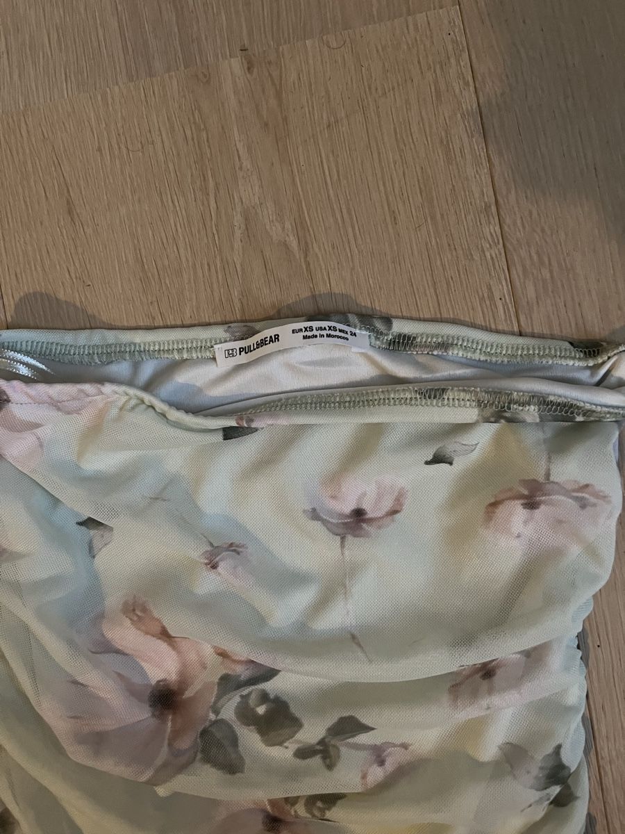 Pull&Bear Vestiti: Pull&Bear Sommerkleid Blumenmuster, Gr. XS, neuwertig – Nuovo (secondo la descrizione) da Dübendorf venduto da Mayeh 2