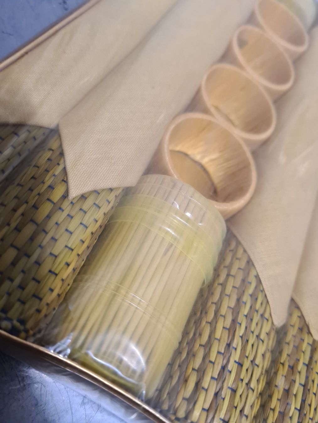 Set di tavolo e panche: 14 tlg.Tisch Sets, Korbgeflecht, originalverpackt – Nuovo e nell'imballaggio originale da Amriswil venduto da used2use 1
