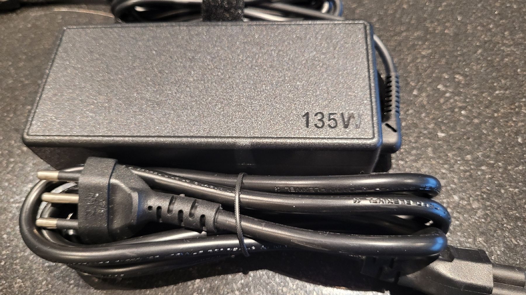 Caricabatterie: Netzgerät 135W Dockingstation Lenovo 40AF – Nuovo (secondo la descrizione) da Klingnau venduto da Groofty69 2