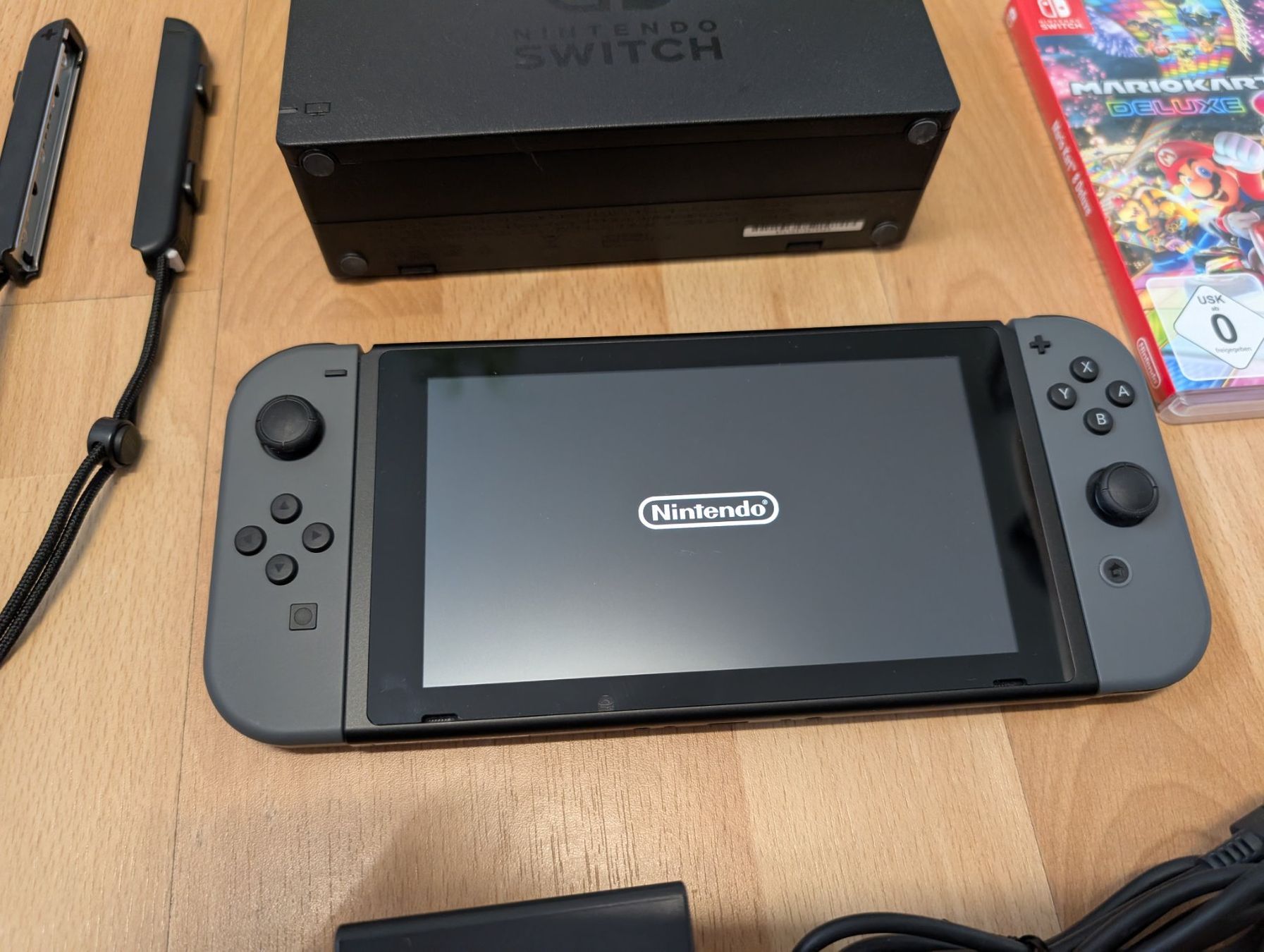 Nintendo Console: Nintendo Switch inkl. Mario Kart Deluxe 8 – Usato da Au ZH venduto da nilsba 1