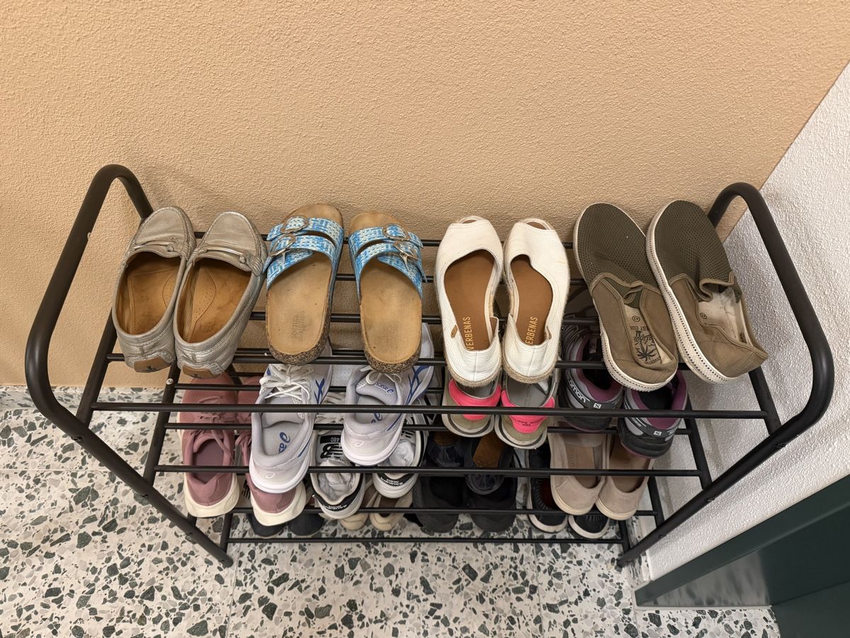 Allestimento di negozi e stand fieristici: Schuhregal Metall  4 Ablageflaechen  gut er – Usato da Siebnen venduto da jassica2351 1