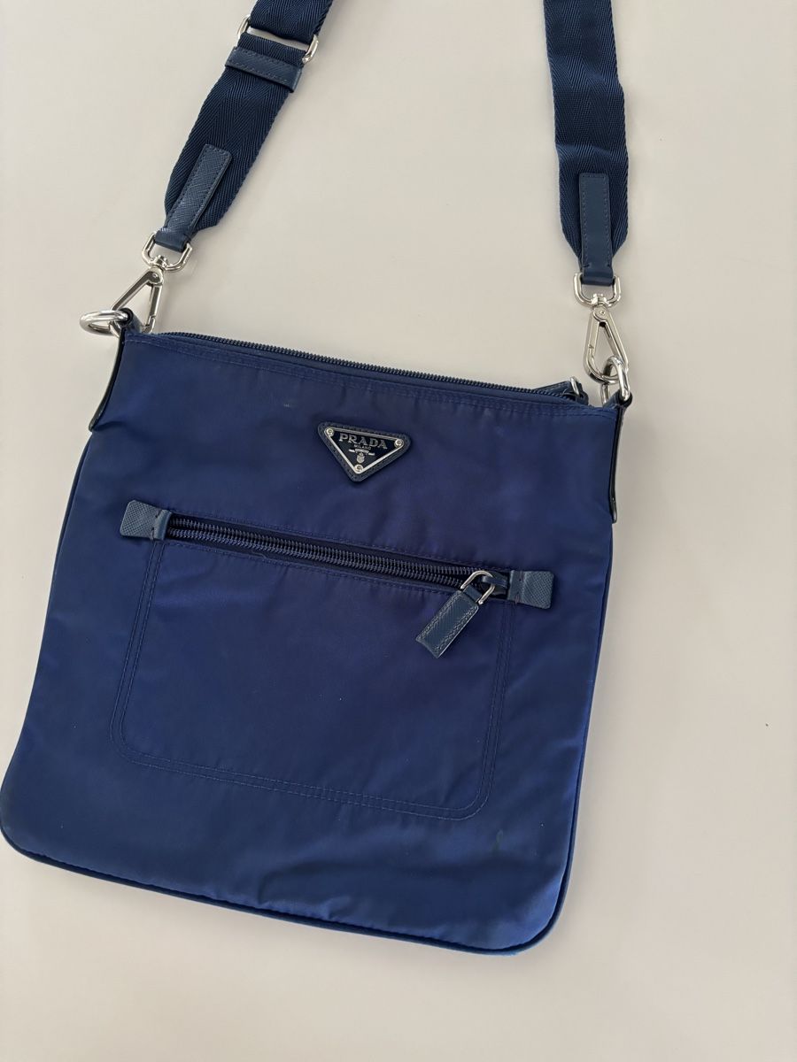 Prada Sacs: Prada Messenger Bag - Navy Nylon – D'occasion à Bulle par lalooo
