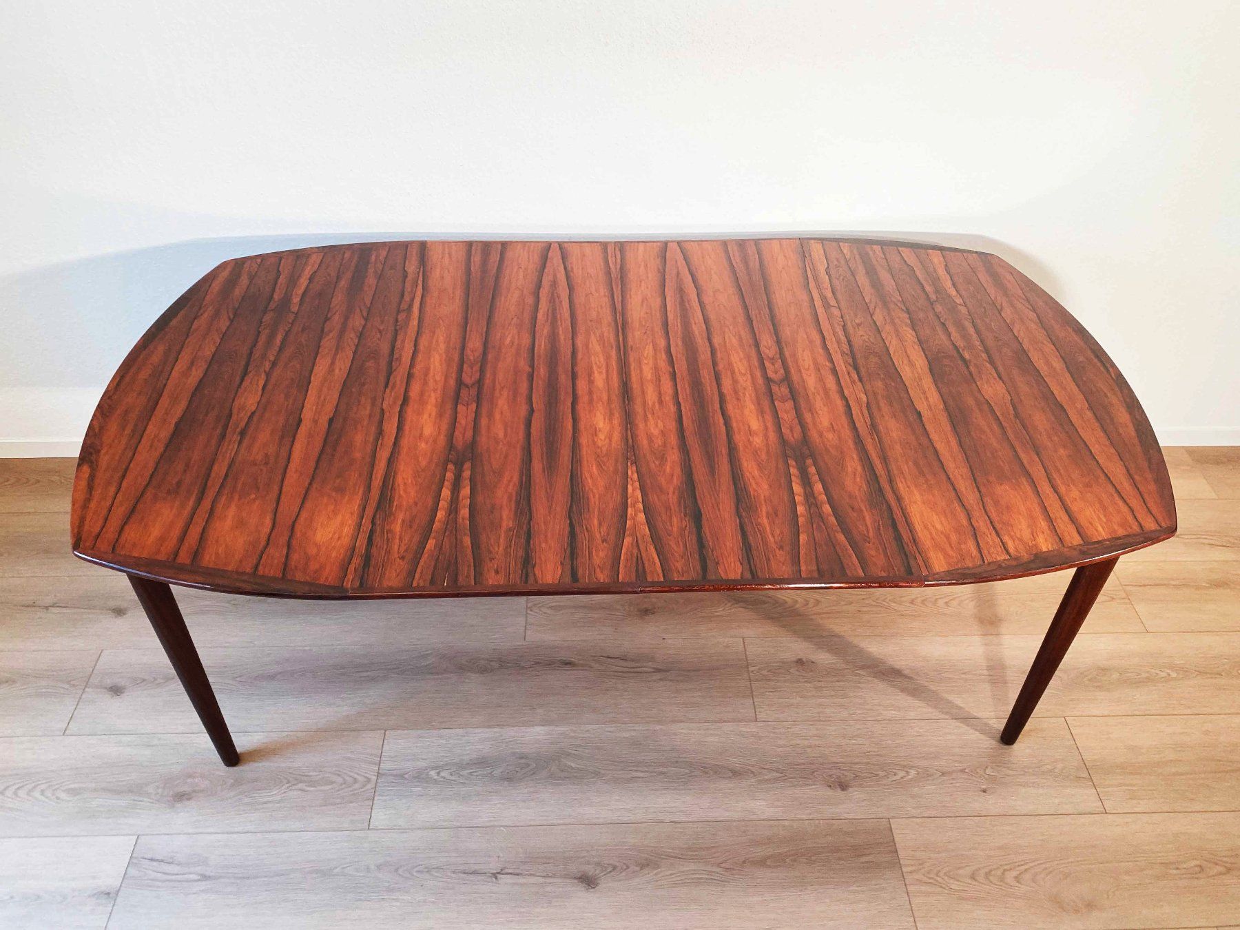 Tavoli: Teak Rosewood Diningtable – Usato da Beringen venduto da Kultgut 5