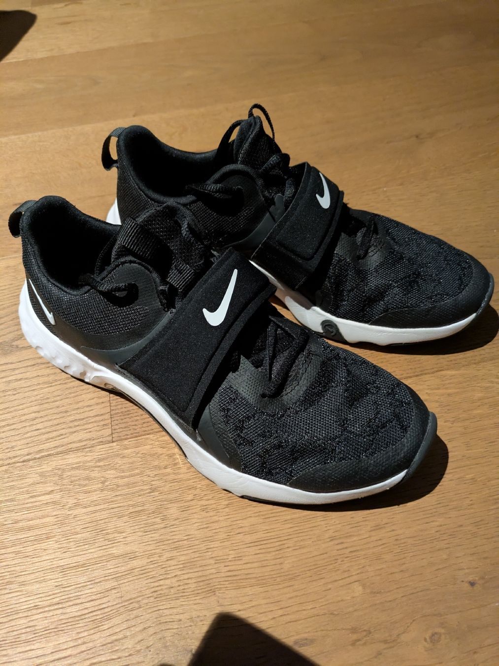 Nike Scarpe da uomo: Nike Turnschuh Gr. 38.5 – Usato da Pfäffikon ZH venduto da some82