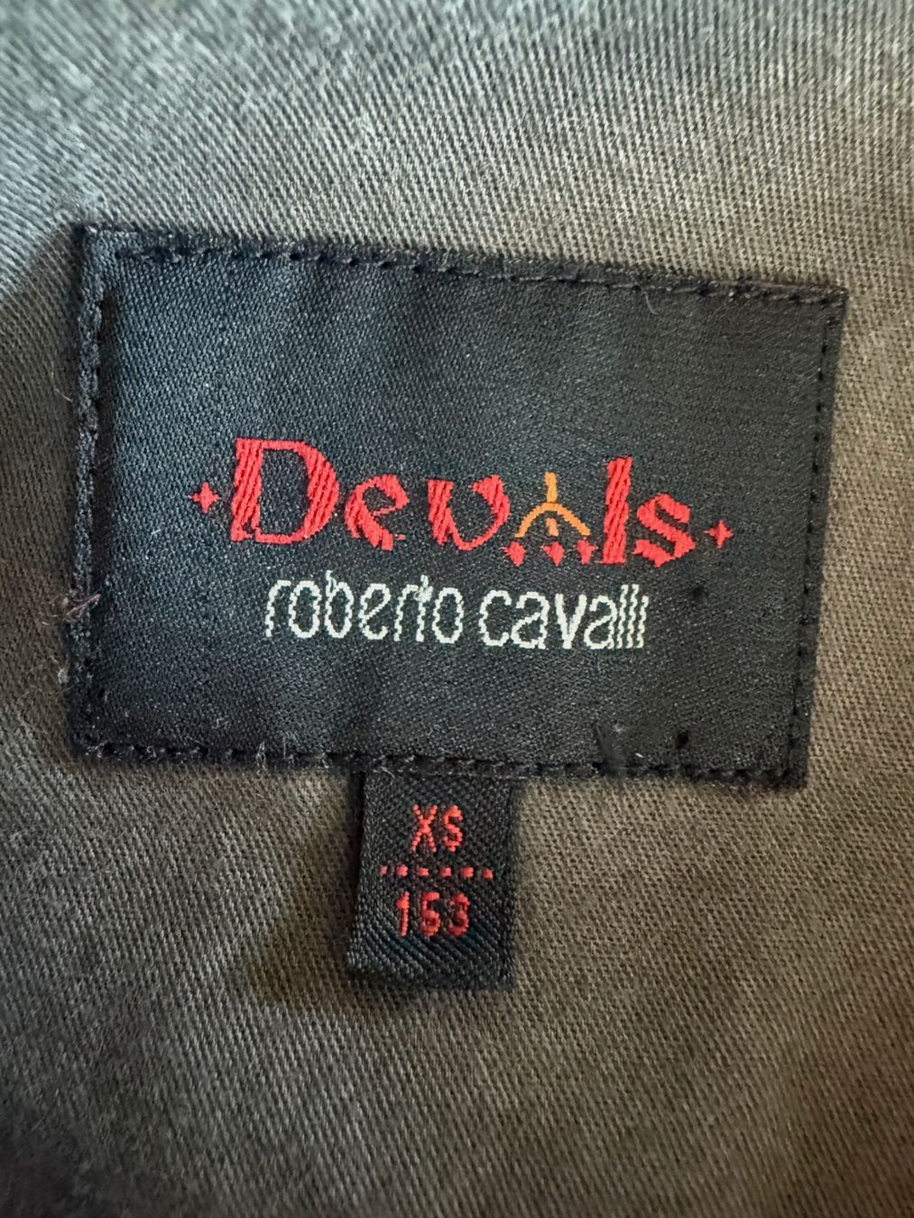 Roberto Cavalli Giacche: Veste Devils Roberto Cavalli, taille XS/153cm – Usato da St-Gingolph venduto da GoldenKeys 3