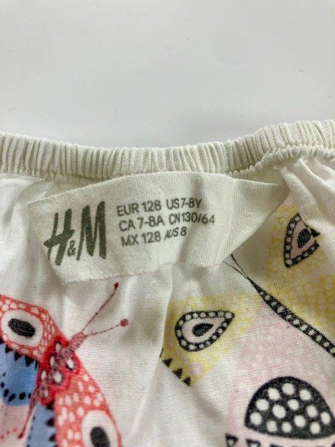 H&M Camicette, T-shirt & Top: H&M Top mit Schmetterlingen, Gr. 128 – Usato da Biel/Bienne venduto da johanna3494 2