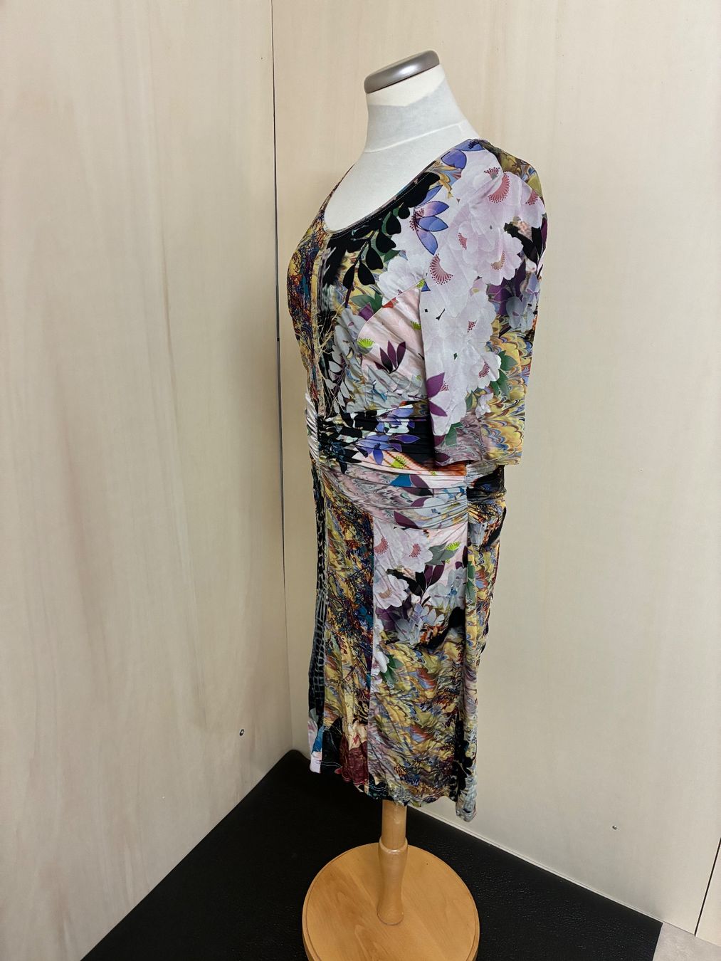 Kleider: Farbenfrohes Kleid von Va Bene Grösse 42 – Gebraucht aus Zürich von van_5xbk 1