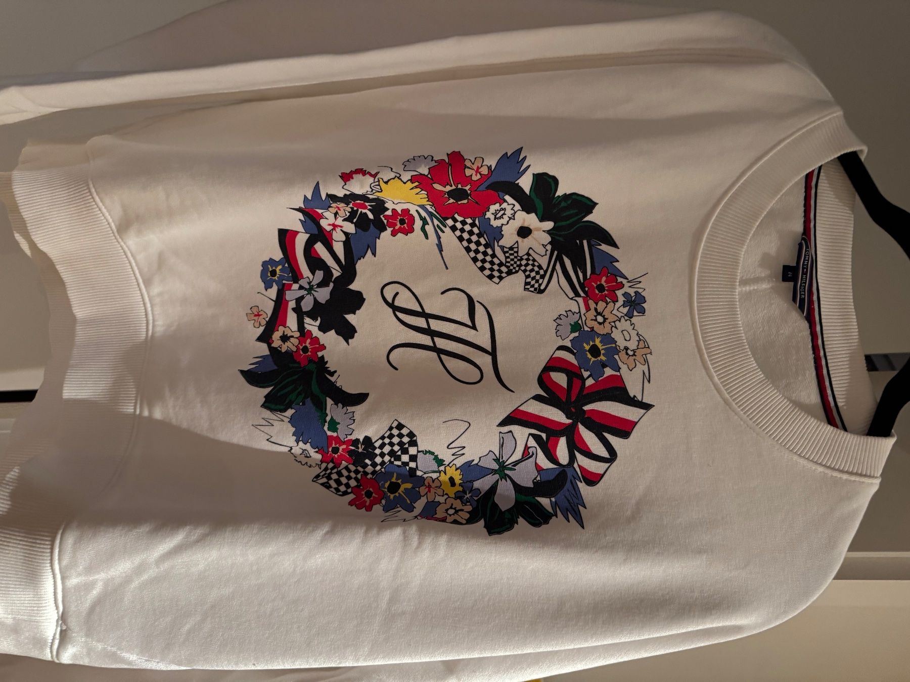 Tommy Hilfiger Pullover & Sweatshirts: Tommy Hilfiger Pullover weiss Blumenmuster Grösse M – Gebraucht aus Zürich von mir_7mpq 2