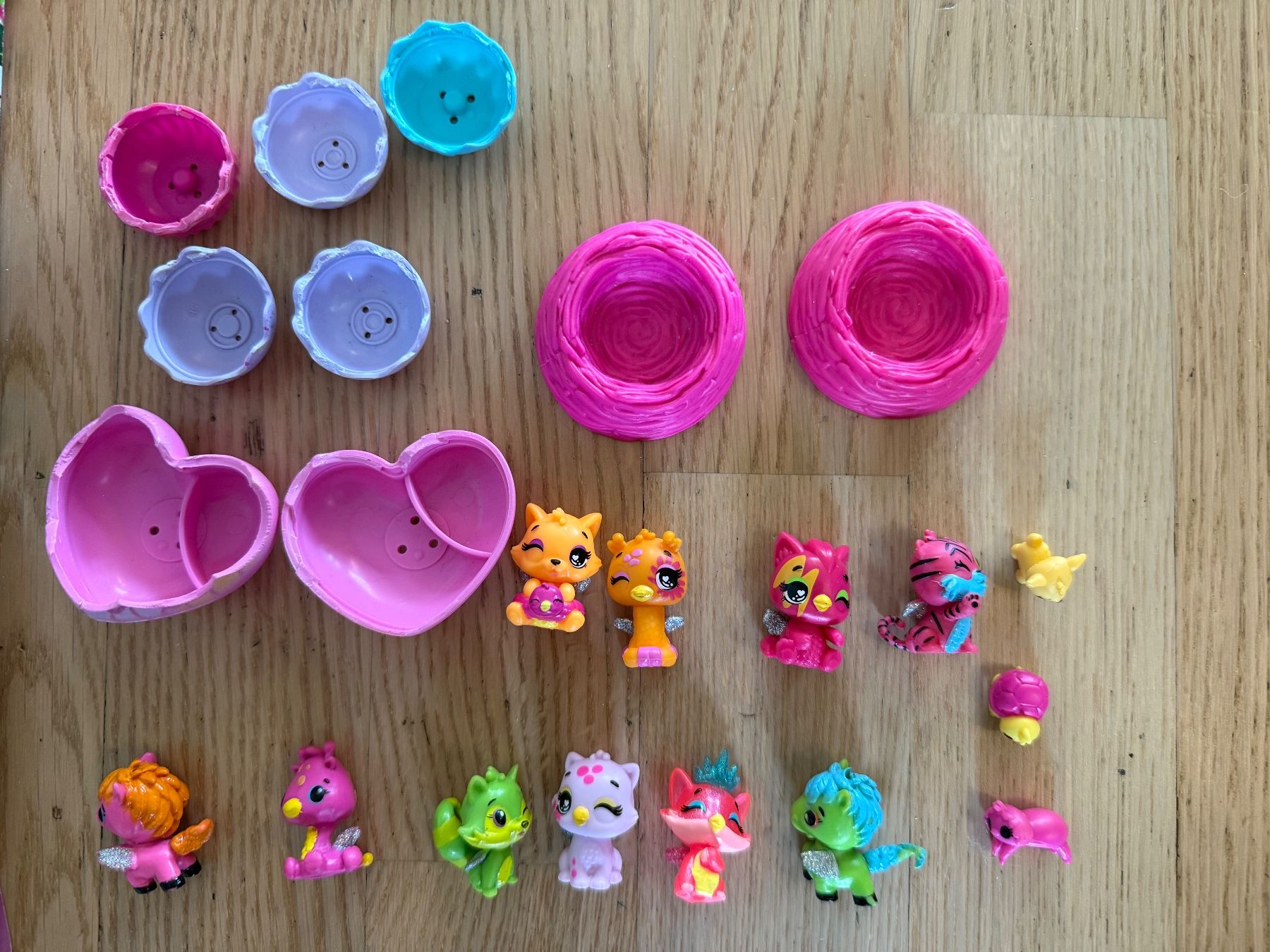 Statuette: Hatchimals Spiel Komplett + 12 Extra Hatchimal Figuren – Usato da Hüttikon venduto da Mellie422 1