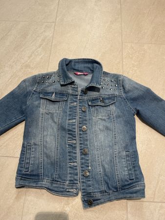 Kinder Jeansjacke mit Nieten blau Grösse 128 Zustand gut