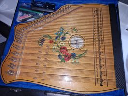 6 Akkord Zither mit Spieltisch und sehr vielen Noten