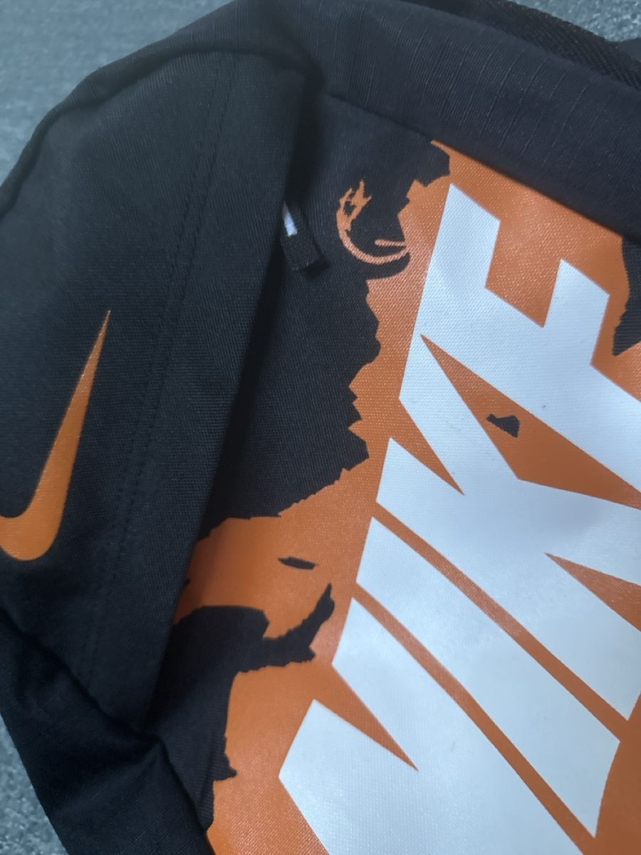 Nike Zaini: Nike Rucksack Schwarz Orange    – Usato da Baltschieder venduto da YmroBe 3